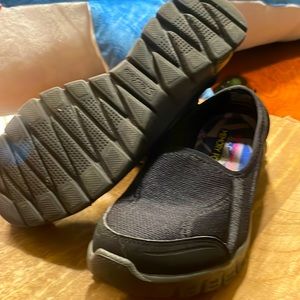 Sketchers air cooled memory foam size US 7 almost new so comfortable athletic